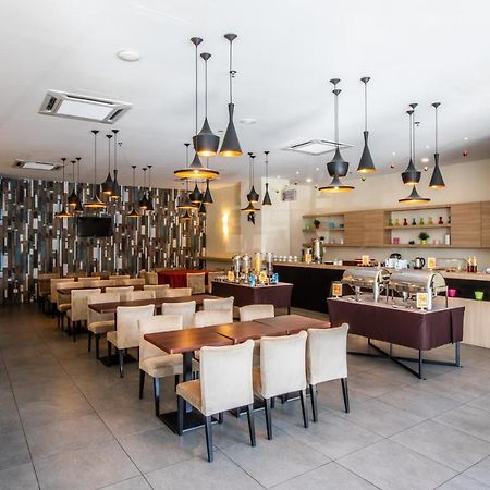 The Leverage Business Hotel Джохор-Бару Экстерьер фото