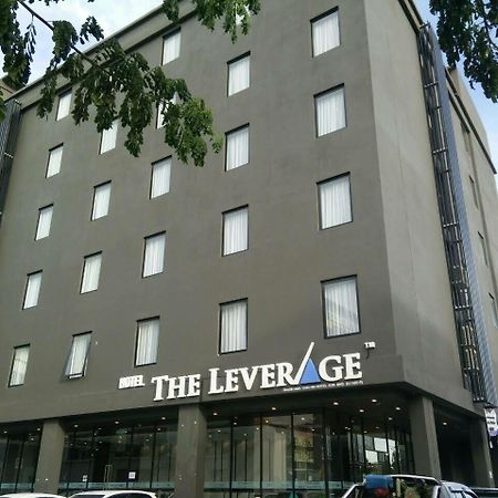 The Leverage Business Hotel Джохор-Бару Экстерьер фото