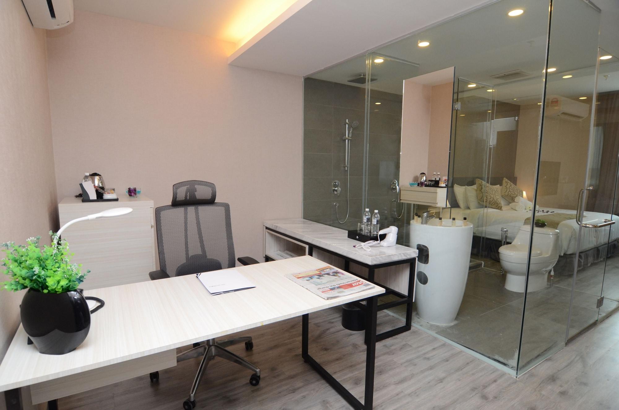The Leverage Business Hotel Джохор-Бару Экстерьер фото