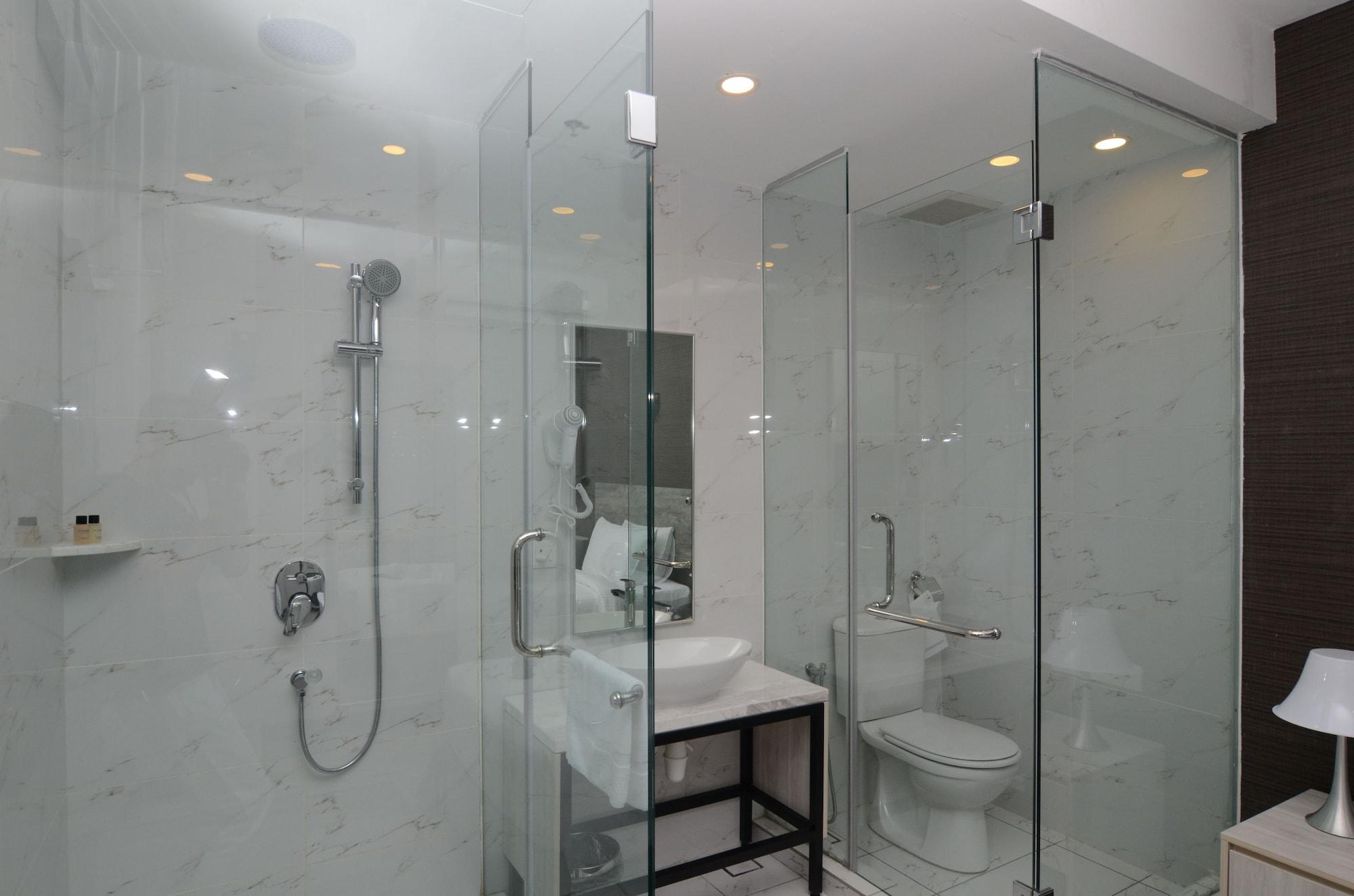 The Leverage Business Hotel Джохор-Бару Экстерьер фото
