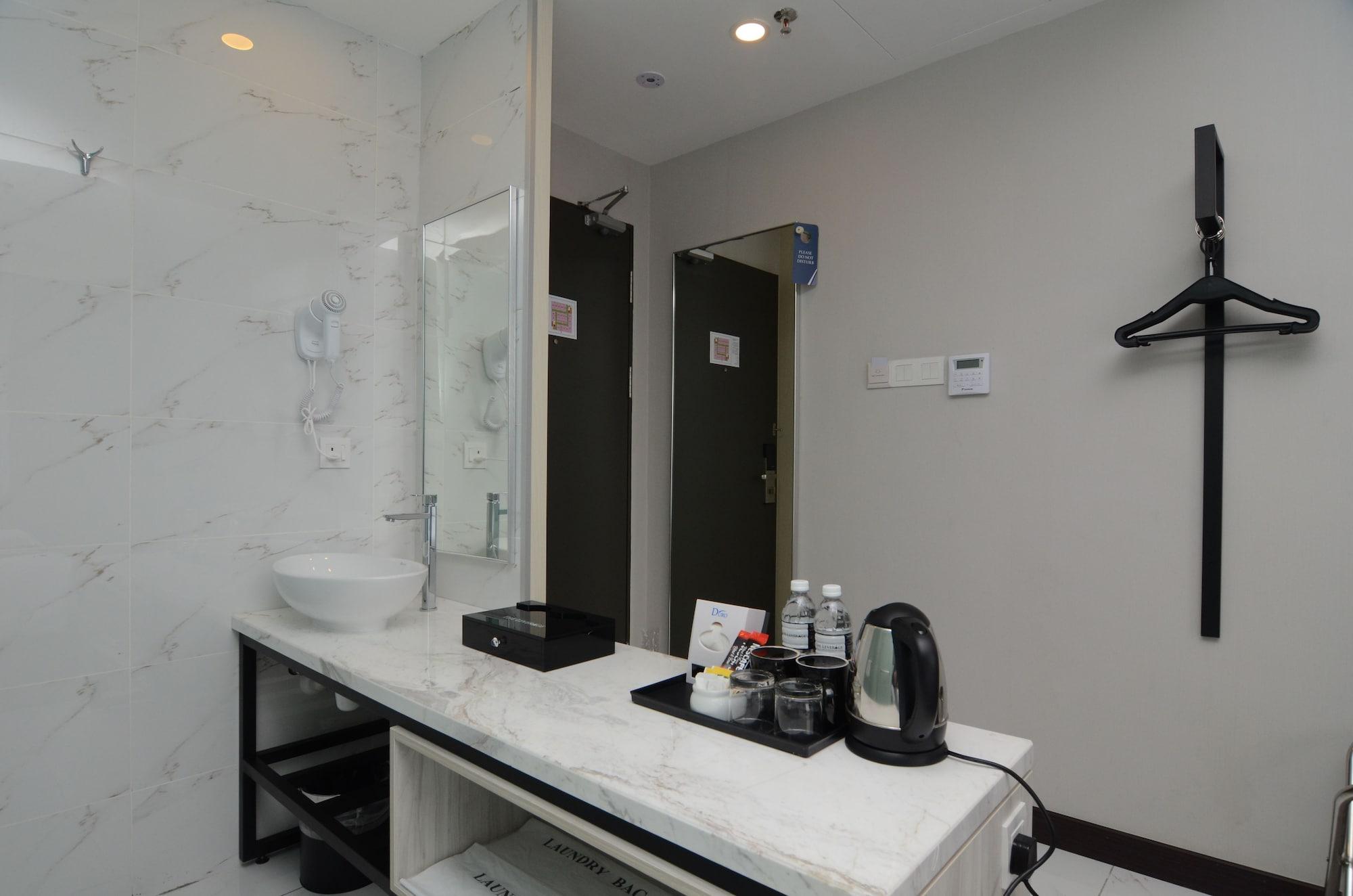 The Leverage Business Hotel Джохор-Бару Экстерьер фото
