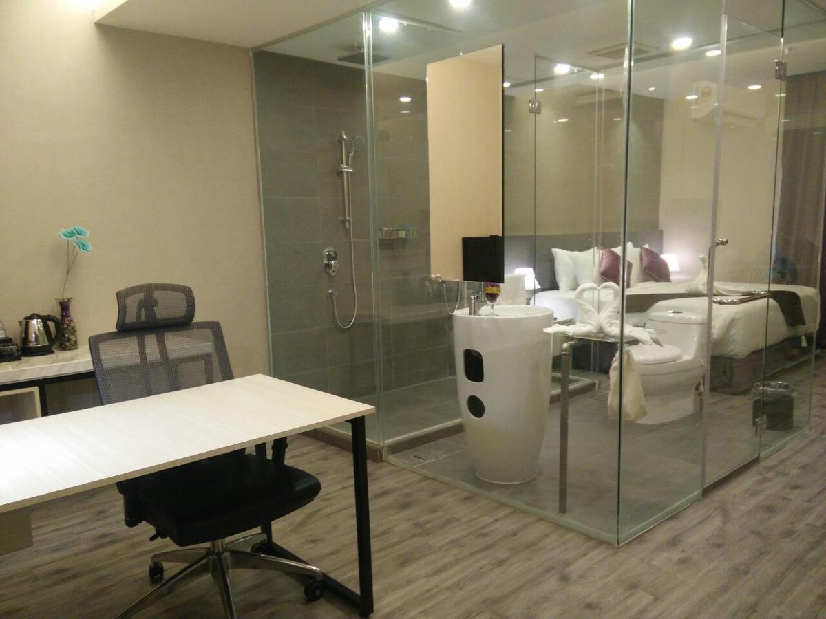 The Leverage Business Hotel Джохор-Бару Экстерьер фото