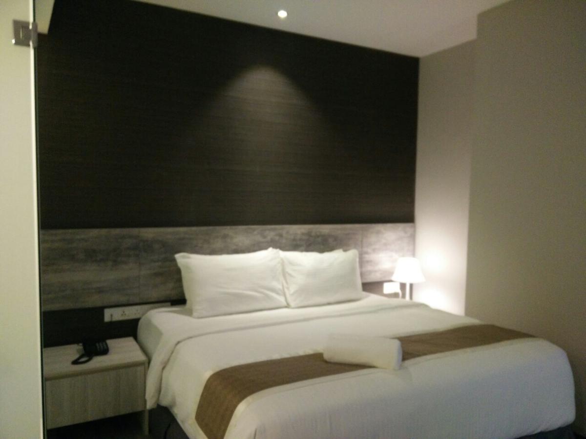 The Leverage Business Hotel Джохор-Бару Экстерьер фото