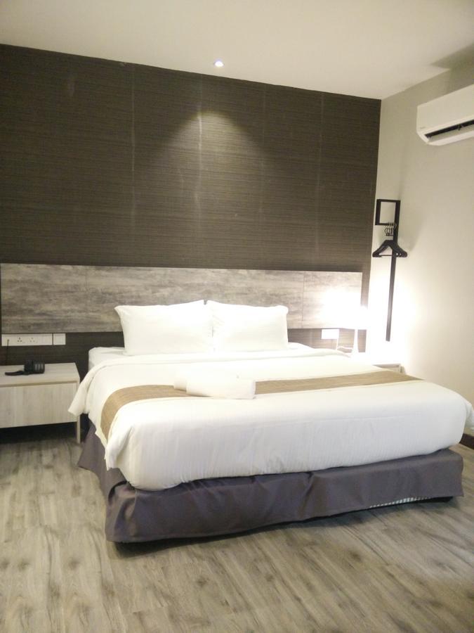 The Leverage Business Hotel Джохор-Бару Экстерьер фото