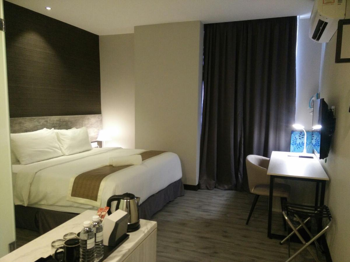 The Leverage Business Hotel Джохор-Бару Экстерьер фото