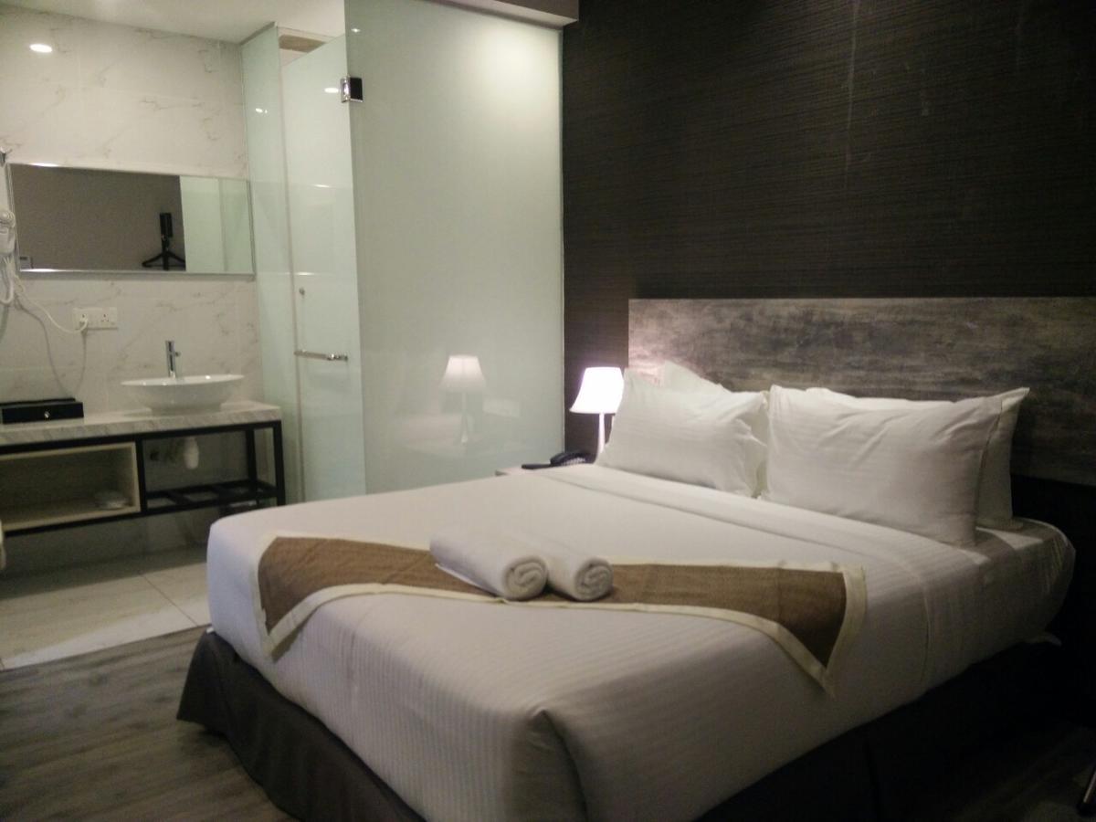 The Leverage Business Hotel Джохор-Бару Экстерьер фото
