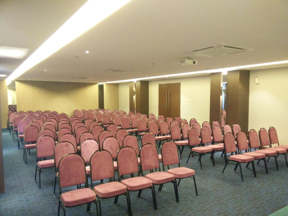 The Leverage Business Hotel Джохор-Бару Экстерьер фото