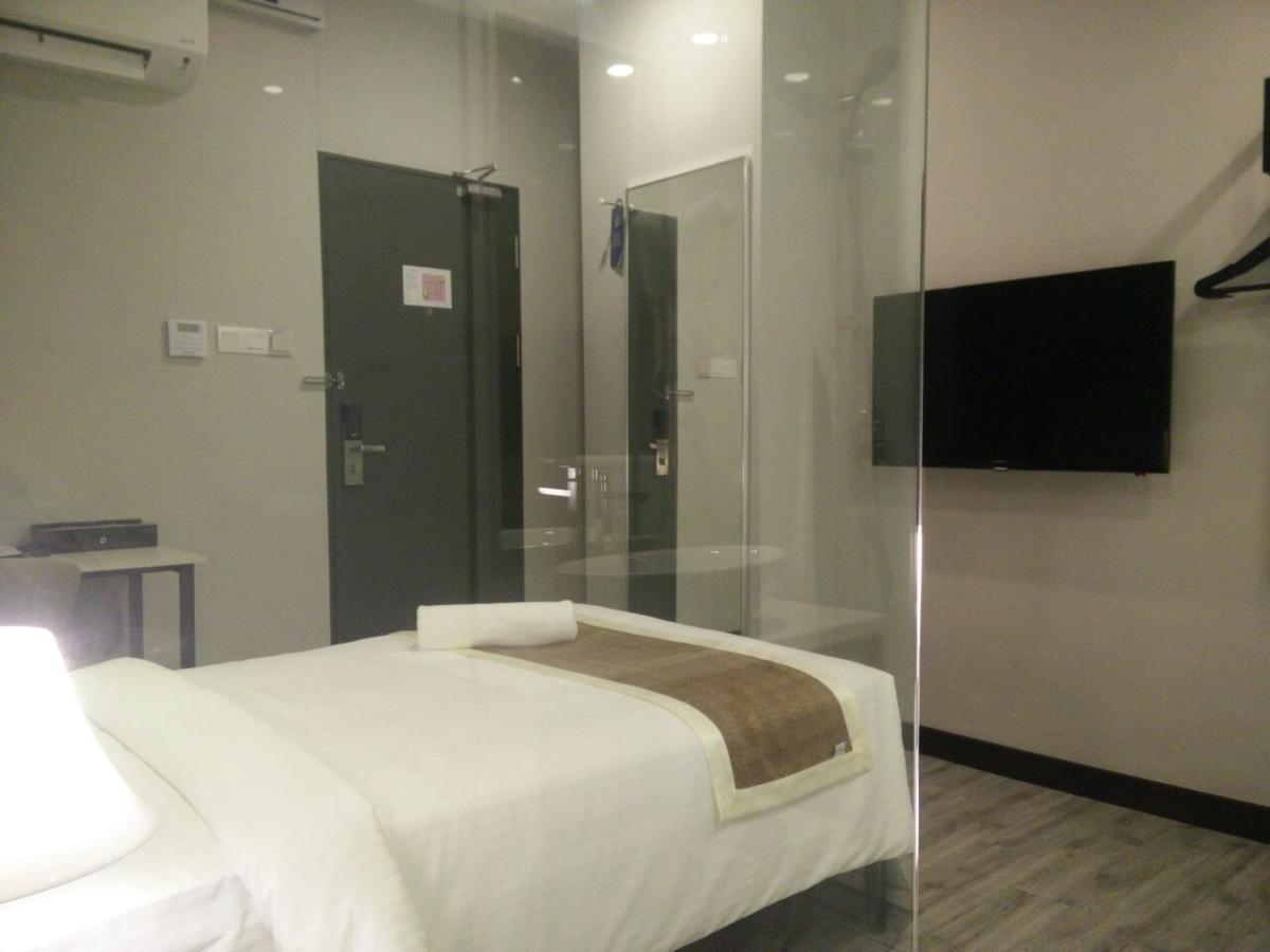 The Leverage Business Hotel Джохор-Бару Экстерьер фото