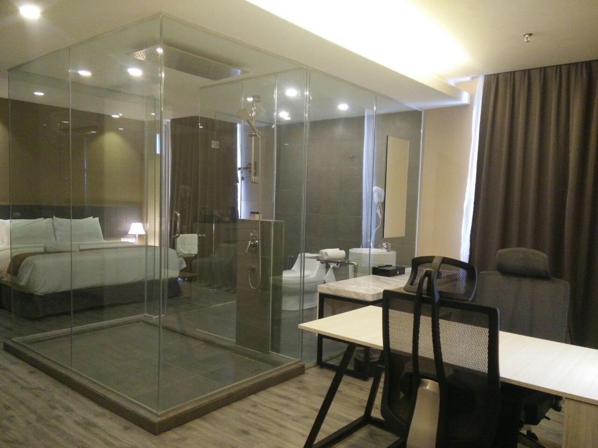 The Leverage Business Hotel Джохор-Бару Экстерьер фото