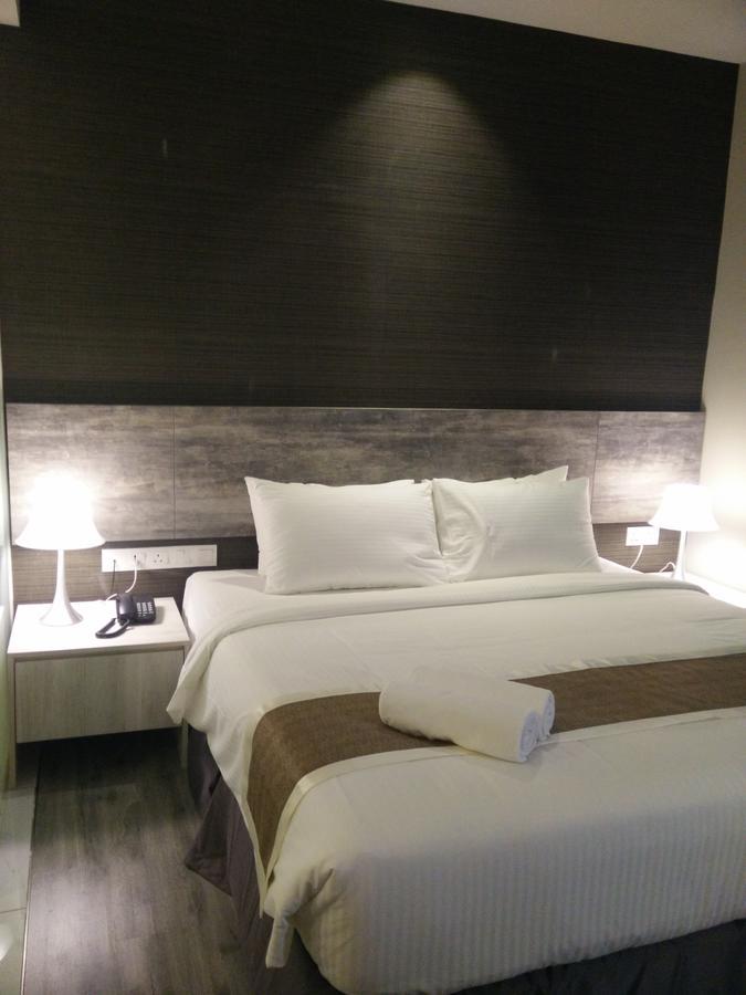 The Leverage Business Hotel Джохор-Бару Экстерьер фото
