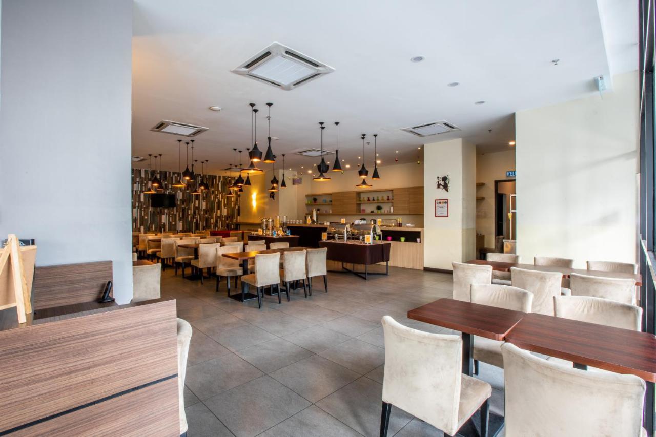The Leverage Business Hotel Джохор-Бару Экстерьер фото