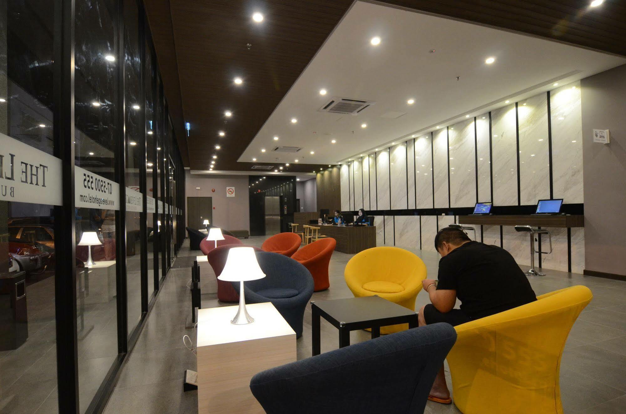 The Leverage Business Hotel Джохор-Бару Экстерьер фото