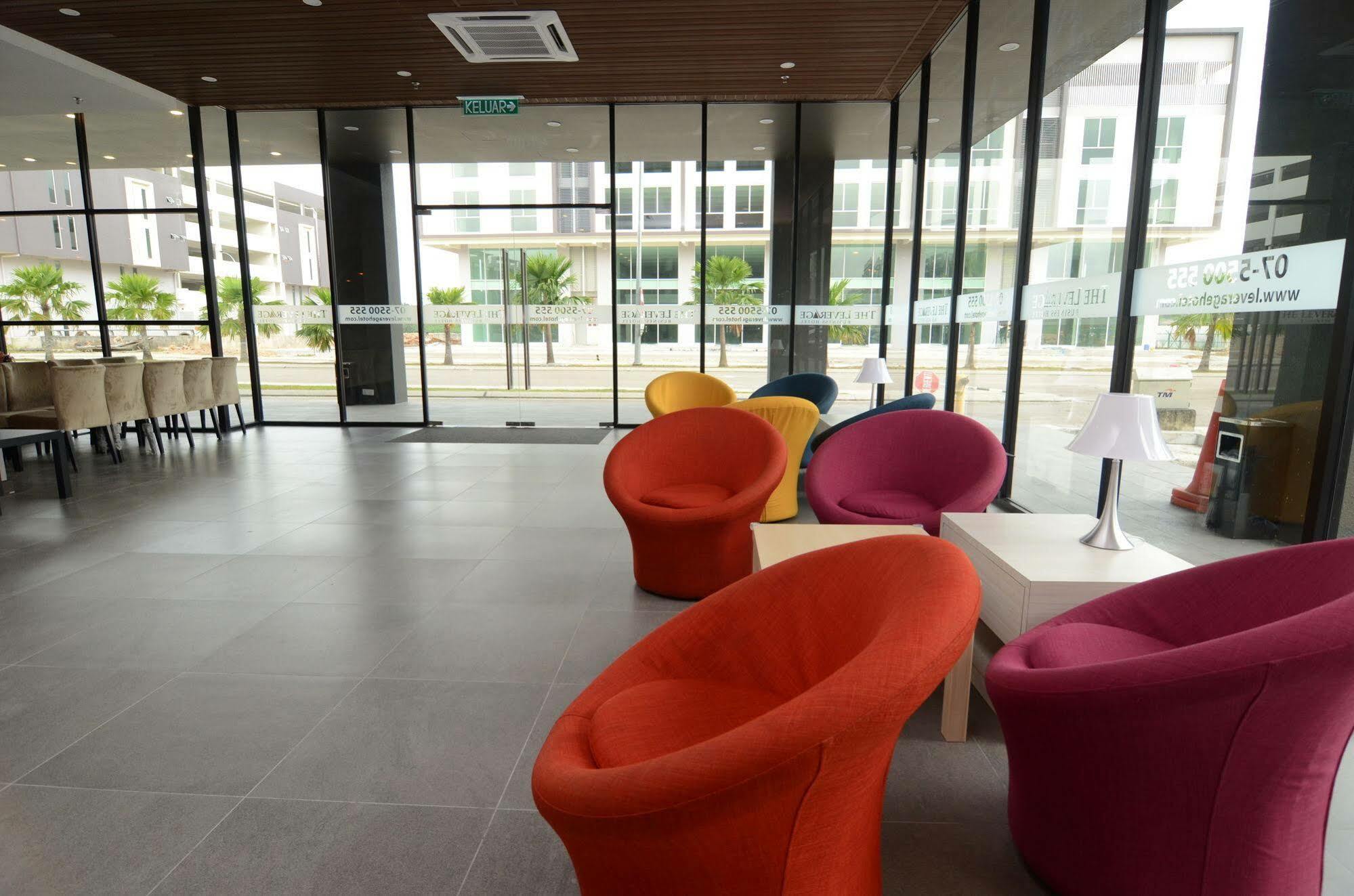 The Leverage Business Hotel Джохор-Бару Экстерьер фото
