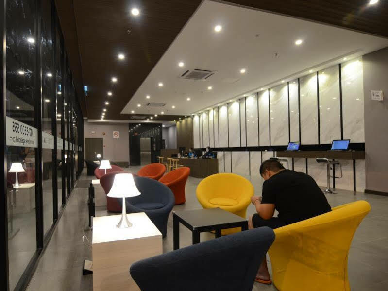 The Leverage Business Hotel Джохор-Бару Экстерьер фото
