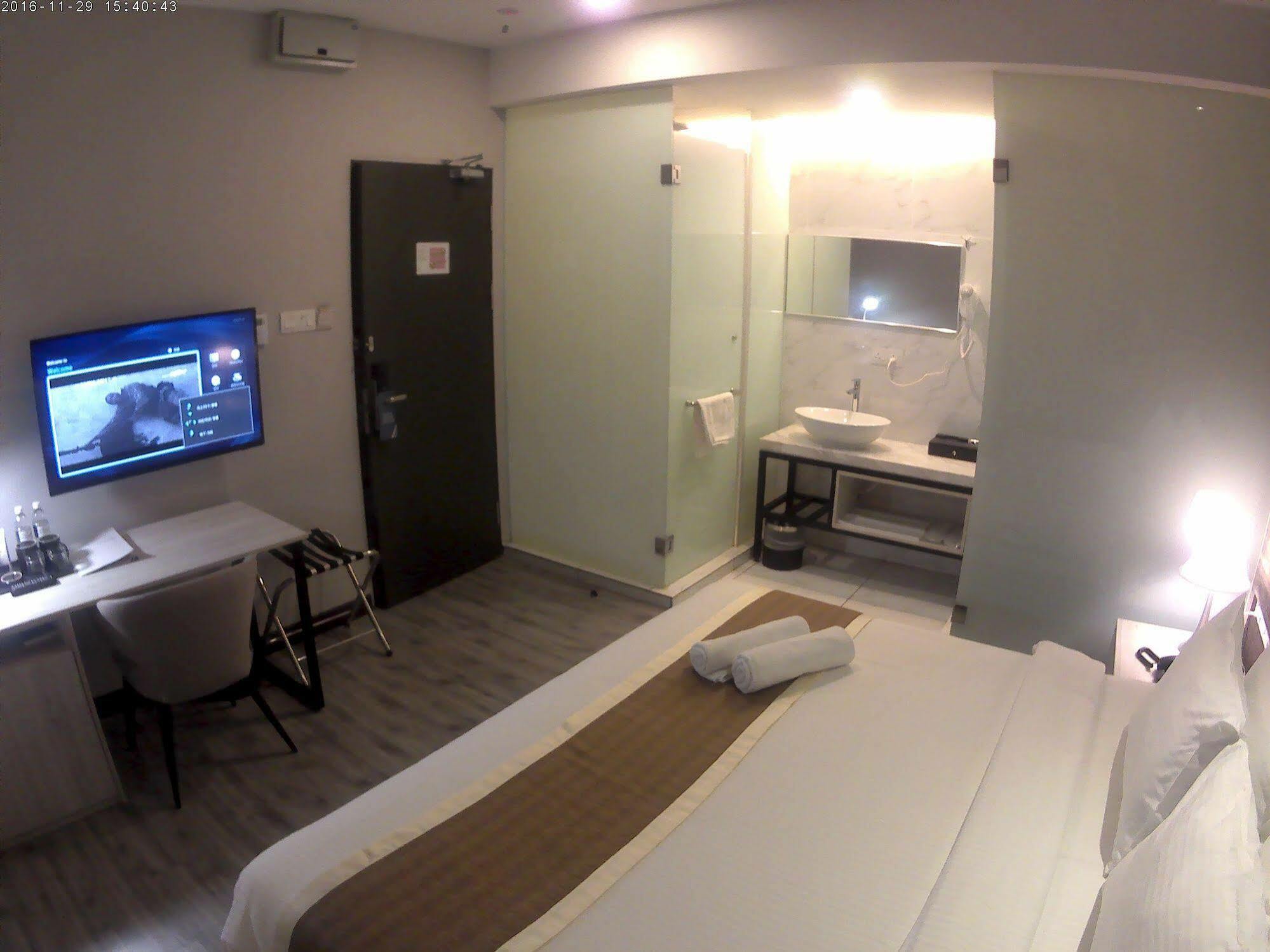 The Leverage Business Hotel Джохор-Бару Экстерьер фото