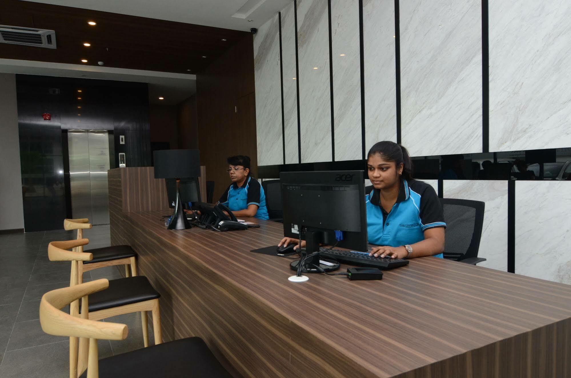 The Leverage Business Hotel Джохор-Бару Экстерьер фото